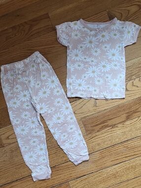 Little Girls Daisy Pajama Set